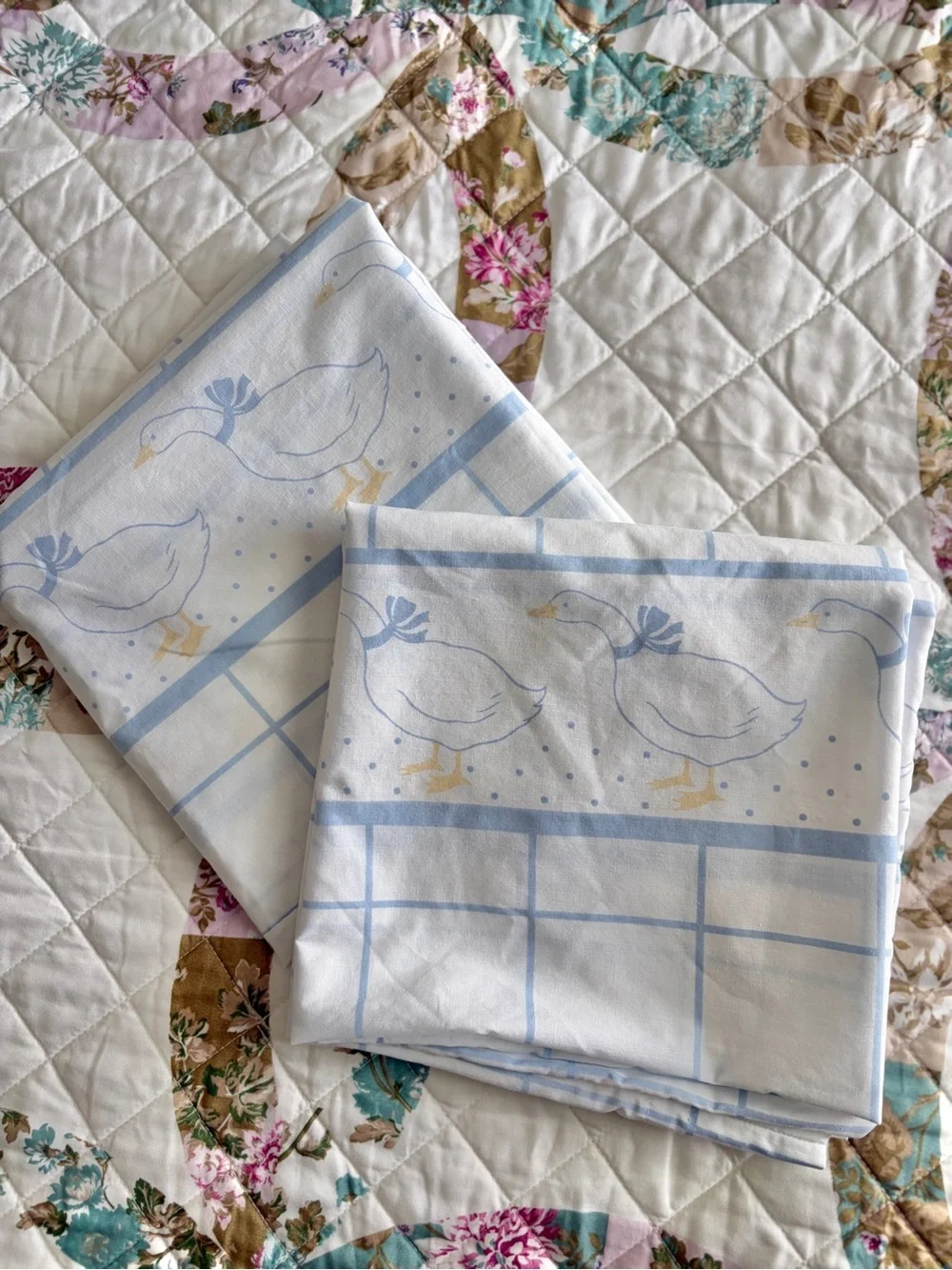 Vintage 1970s/1980s Cannon Monticello Country Cottage Goose King Pillowcase Set